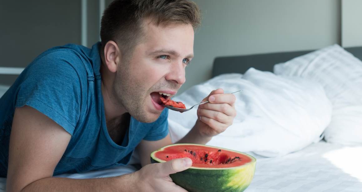 Miért evés előtt lefekvés segíthet a fogyás