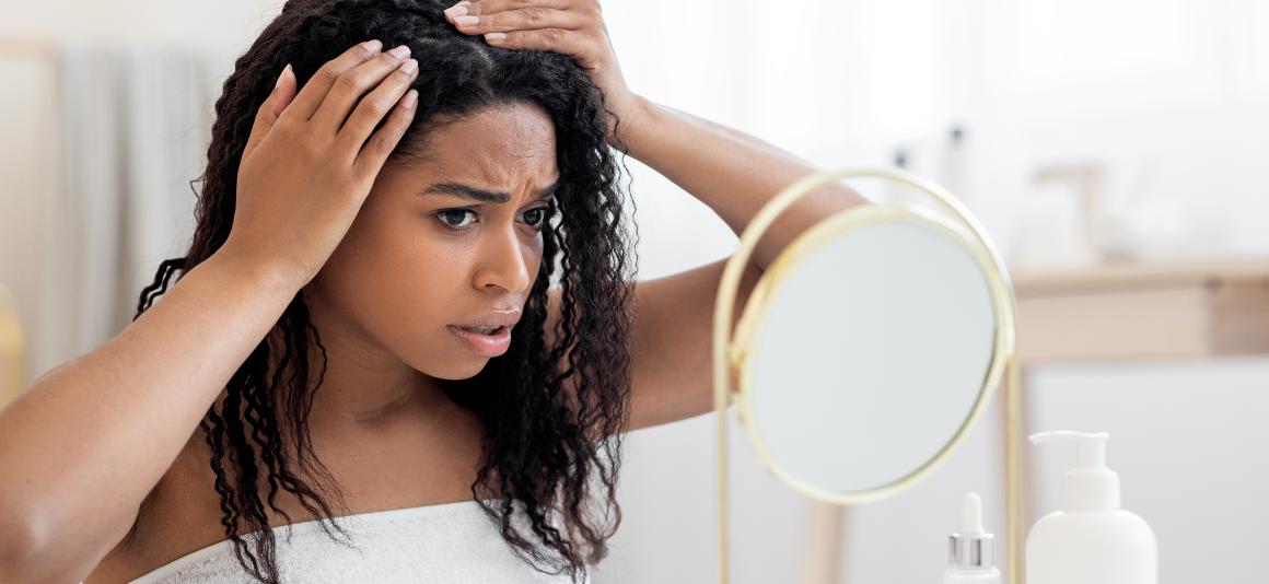 Hogyan ismerjük fel a dehidratált haj jeleit, és hogyan élénkítsük fel száraz fürtjeinket?